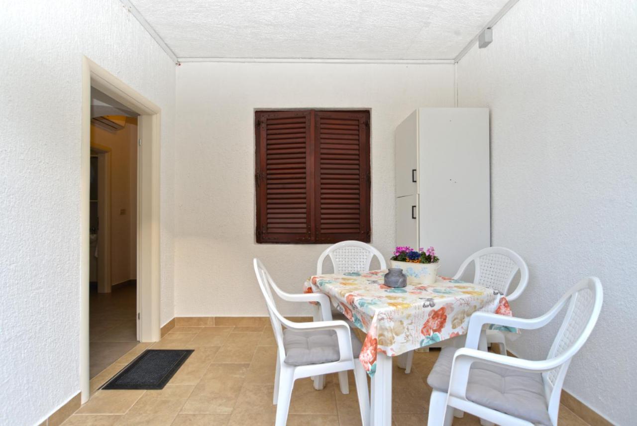 Apartments Orange 167 Novigrad  Exterior photo