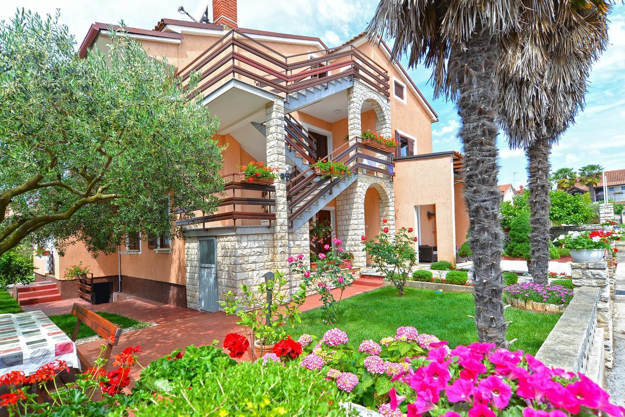 Apartments Orange 167 Novigrad  Exterior photo